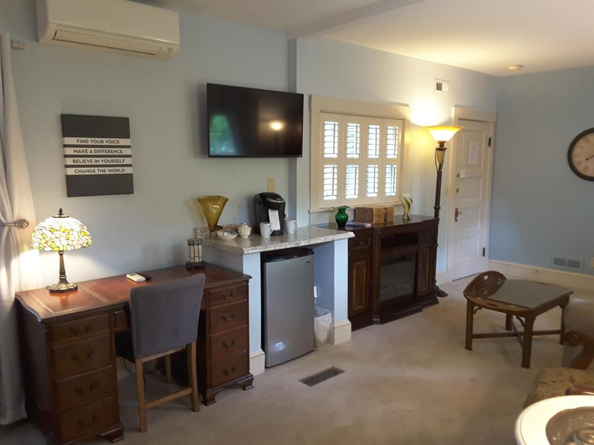 North Lodge On Oakland Bed And Breakfast Ашвил Екстериор снимка