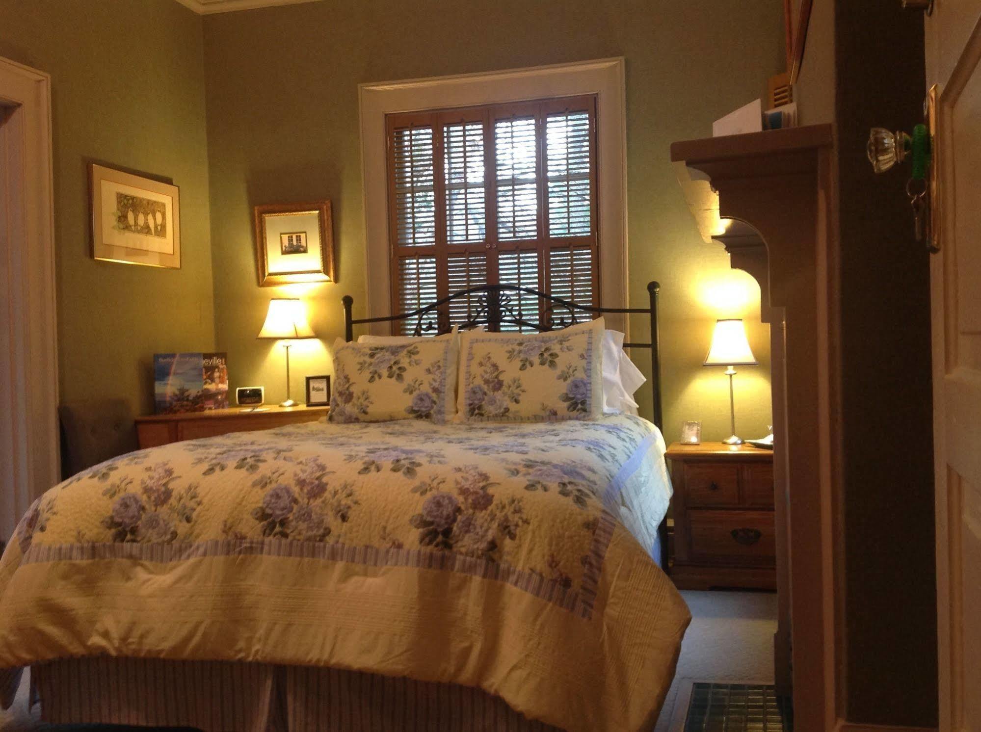 North Lodge On Oakland Bed And Breakfast Ашвил Екстериор снимка