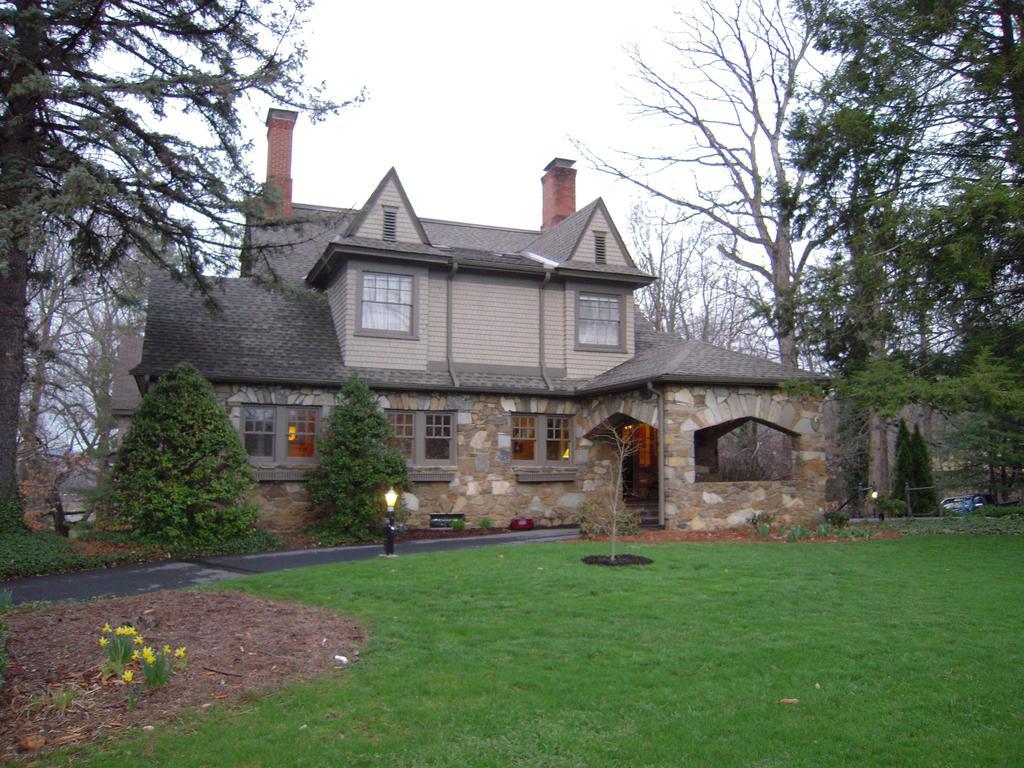 North Lodge On Oakland Bed And Breakfast Ашвил Екстериор снимка