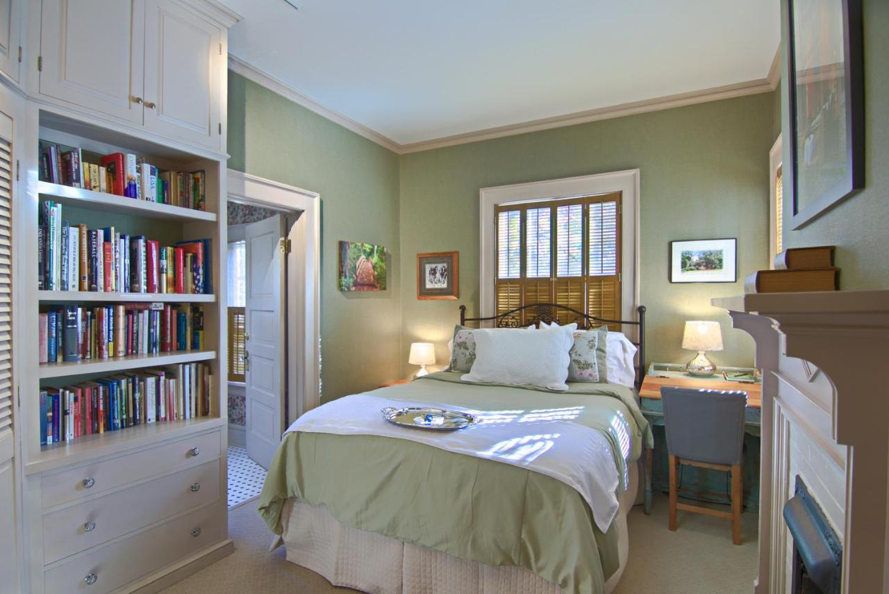 North Lodge On Oakland Bed And Breakfast Ашвил Екстериор снимка