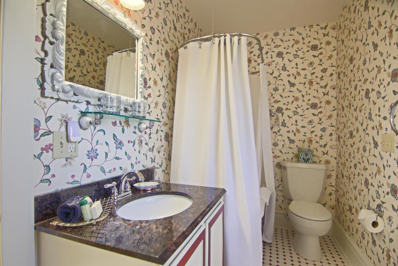 North Lodge On Oakland Bed And Breakfast Ашвил Екстериор снимка