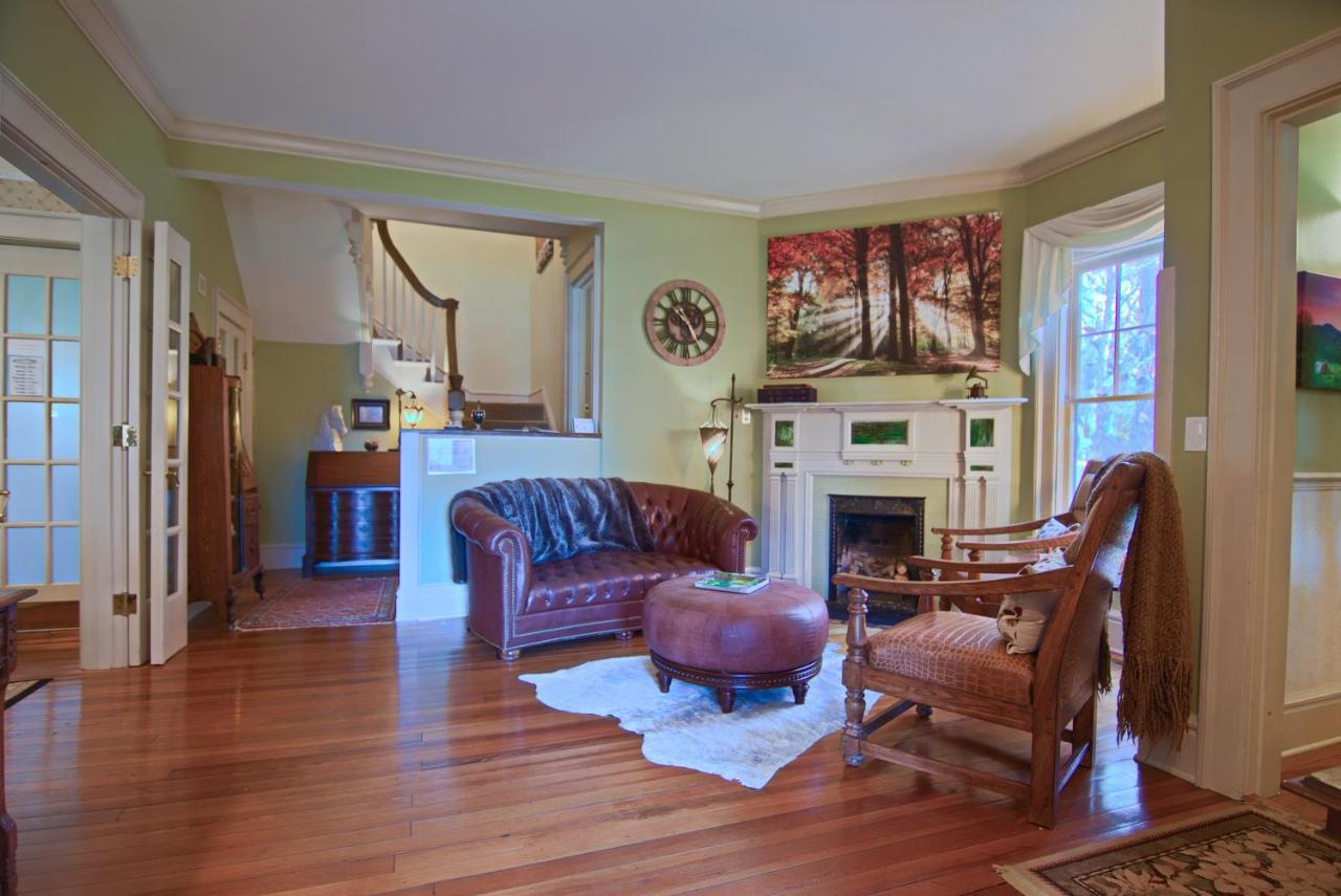 North Lodge On Oakland Bed And Breakfast Ашвил Екстериор снимка