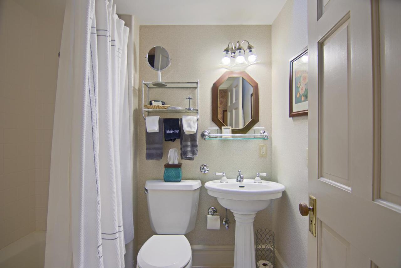 North Lodge On Oakland Bed And Breakfast Ашвил Екстериор снимка