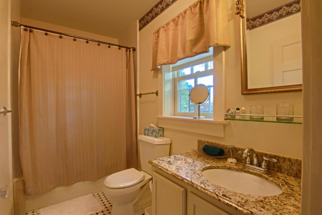 North Lodge On Oakland Bed And Breakfast Ашвил Екстериор снимка